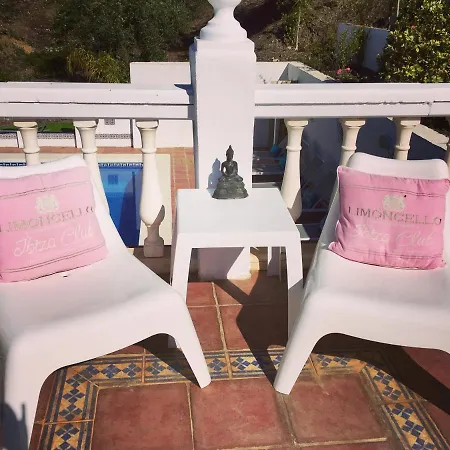And Cortijo La Zapatera Bed and Breakfast 4*
